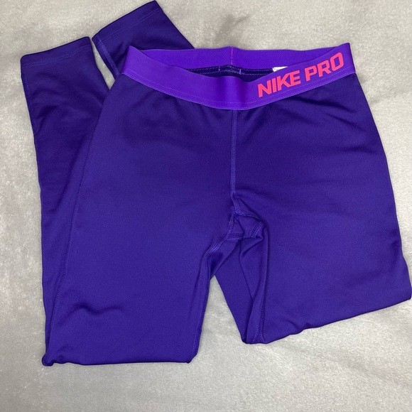 Nike Pro leggings Never wore, size M but fits like Small, Mid Rise - Picture 1 of 6
